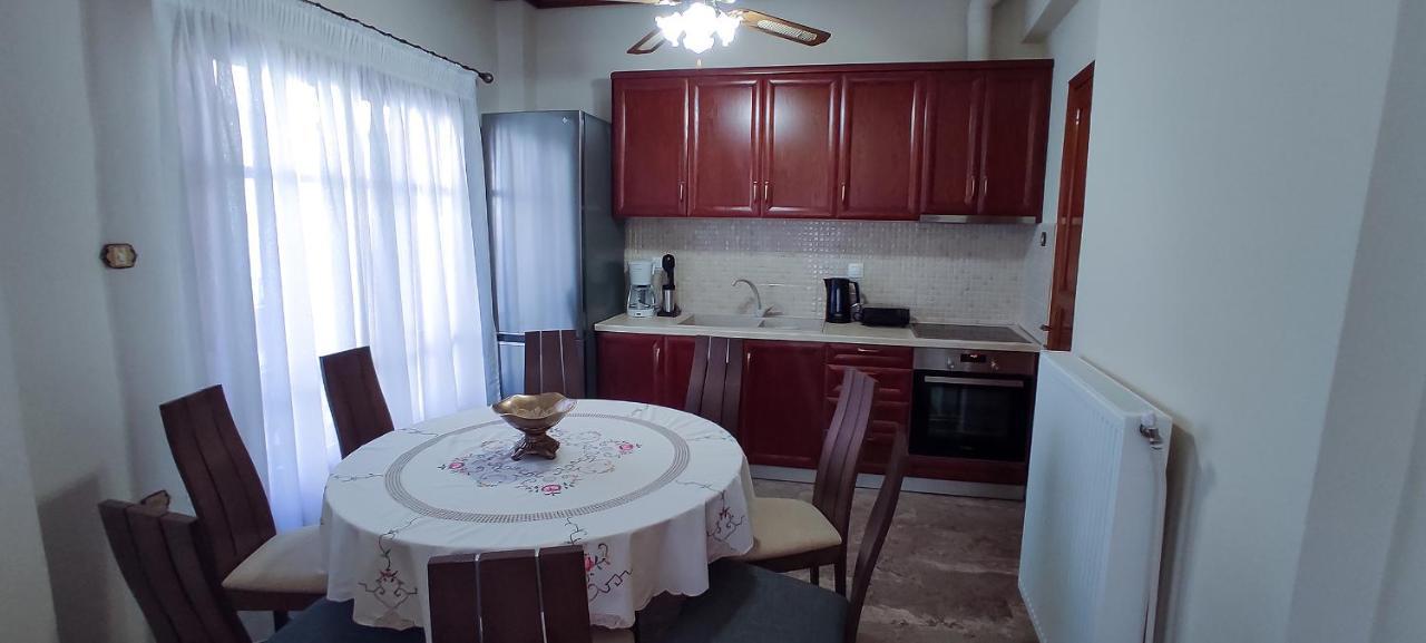 Zeusplace Traditional House
